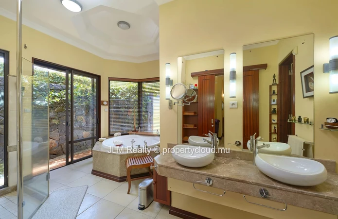 For Sale – Exquisite Villa in a Secure Golf Estate in Tamarin, Mauritius