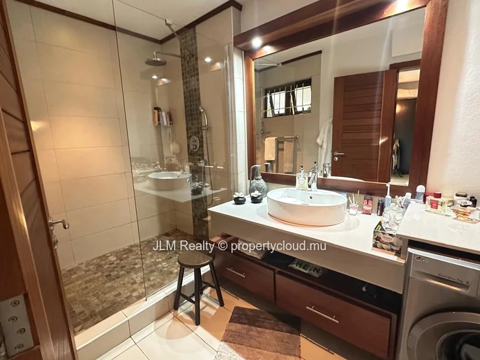 À vendre – Appartement de standing dans une résidence sécurisée à Rivière Noire, Île Maurice