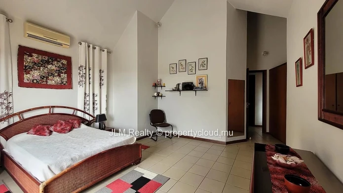 ??For Sale – Charming Villa with Sea View in Tamarin, Île Maurice