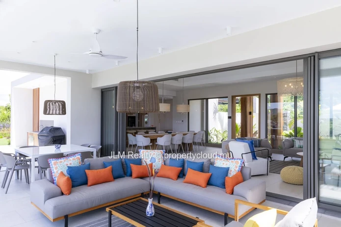 Prestigious Villa with Panoramic Mountain and Golf Views for Sale in the East of Mauritius