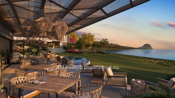 Superbe penthouse à vendre dans une résidence pieds dans l’eau avec vue sur le Morne Brabant situé à Rivière Noire, Î...