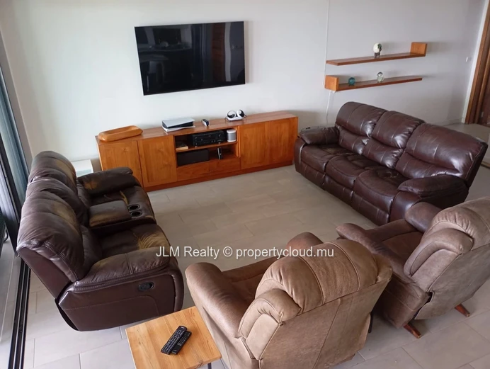 Duplex Moderne 3 Chambres avec Jardin à Vendre à Tamarin, Île Maurice