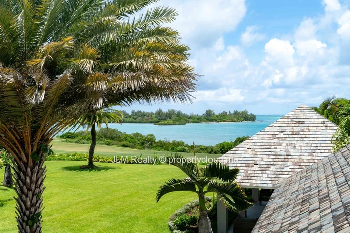 Prestigious Villa with Panoramic Ocean and Golf Views in an Exclusive Estate on the East Coast of Mauritius