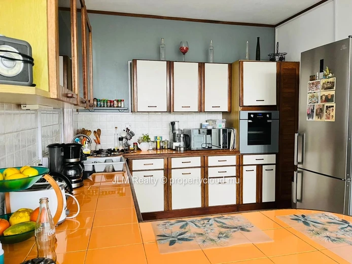 À Vendre – Charmante maison familiale avec vue panoramique à Sodnac, Île Maurice