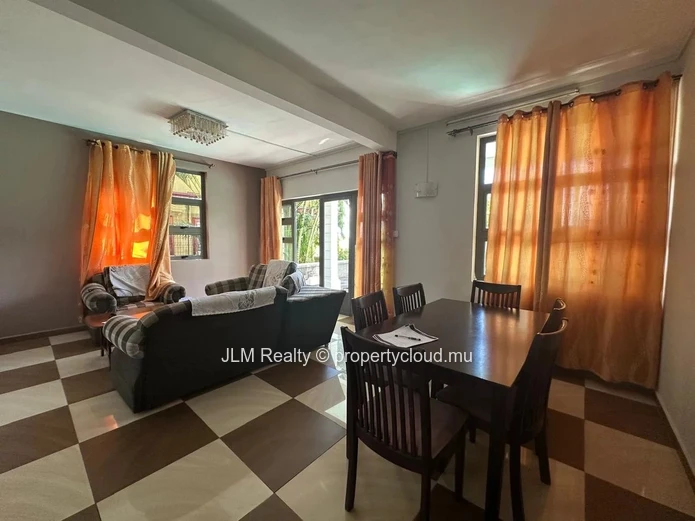 À Vendre – Propriété composée de 2 duplex avec vue mer à La Gaulette, Île Maurice