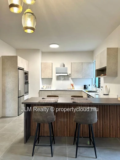 Appartement contemporain avec accès à piscine commune à louer à Cascavelle, Île Maurice, proche de toutes les commodités