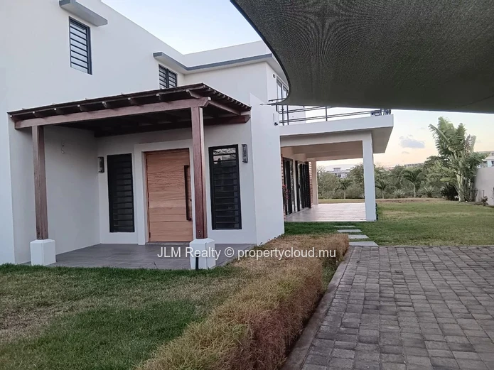 For Sale – Elegant 3-Bedroom Villa in Flic en Flac, Mauritius