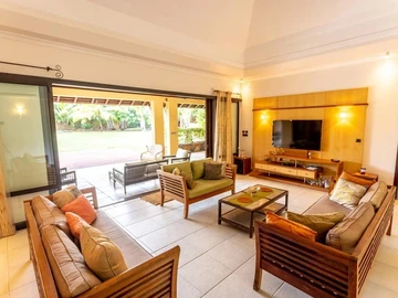 5 Bedroom Villa