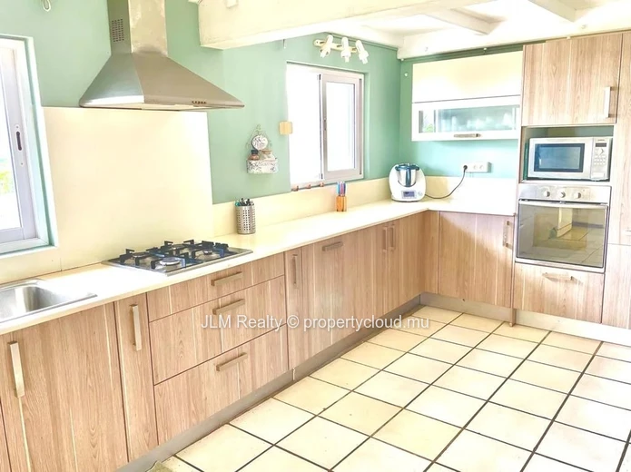 Charming villa with panoramic views of the ocean and mountains for rent in Tamarin, Mauritius