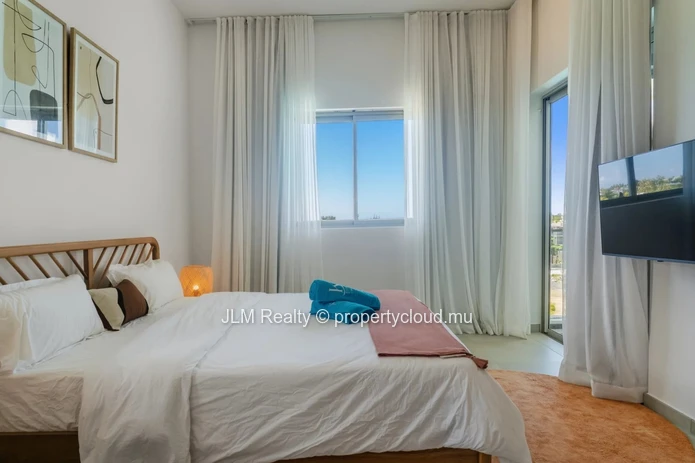 Modern Penthouse with Private Pool and Rooftop for Rent in Pereybère, Mauritius