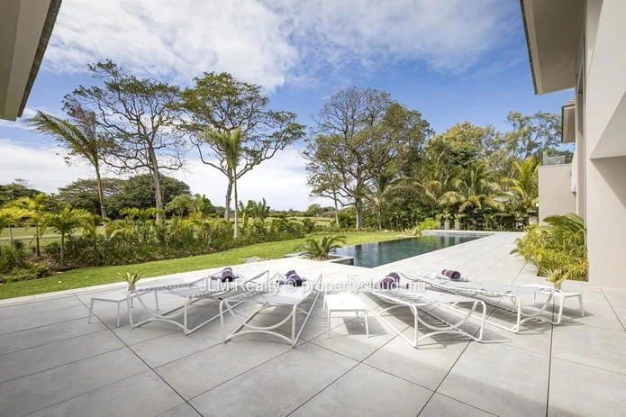Luxurious villa for sale in a golf estate on the east coast of Mauritius