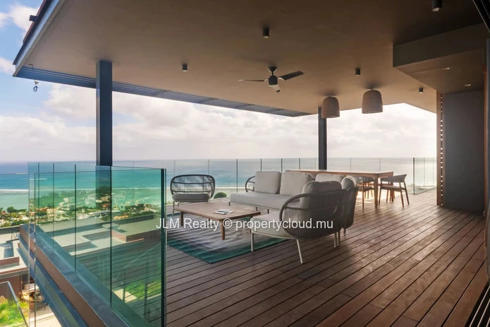 Villa de prestige avec vue panoramique sur la mer et le Morne à vendre à Rivière Noire, Île Maurice