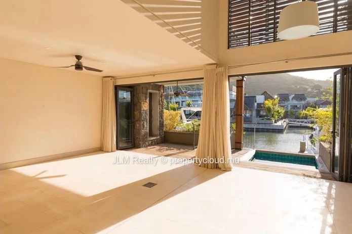Duplex à vendre avec ponton privé dans la seule marina de l’Île Maurice, à Rivière Noire