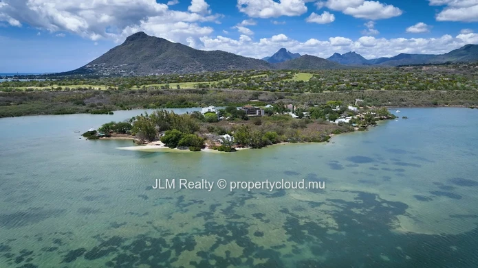 À vendre : Appartements contemporains en bord de mer à Rivière Noire, Île Maurice
