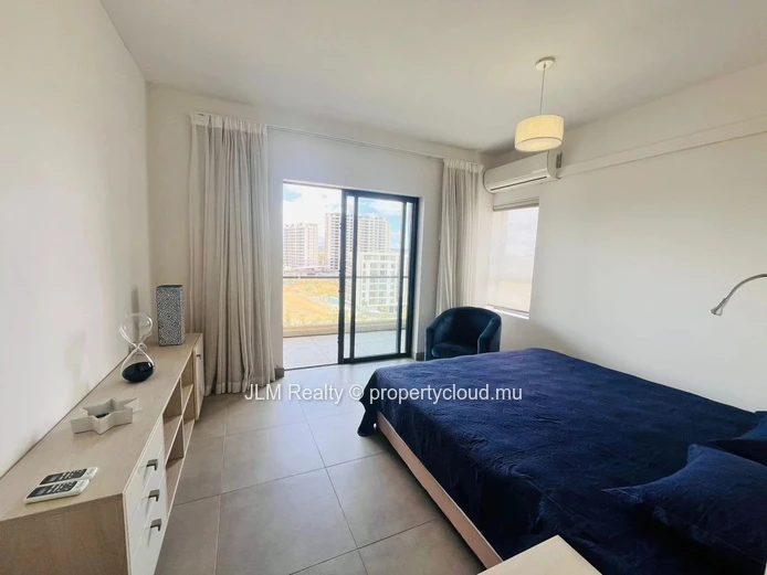 Modern 2-Bedroom Penthouse with Panoramic Park Views for Rent in Phoenix, Mauritius