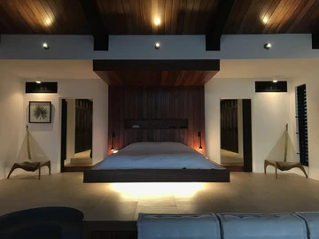 6 Bedroom Villa