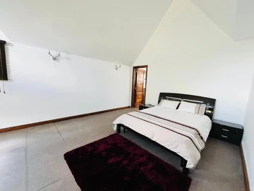 6 Bedroom Villa