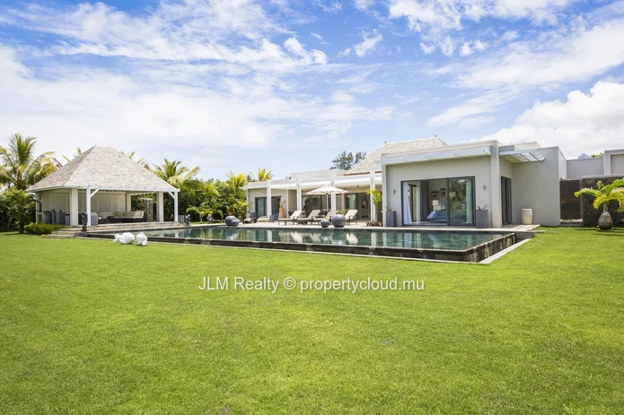 Luxueuse villa à vendre dans un domaine golfique sur la côte est de l’Île Maurice