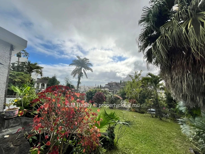 À Vendre – Charmante maison familiale avec vue panoramique à Sodnac, Île Maurice