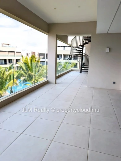 Penthouse avec rooftop privatif et piscine à vendre à Pointe aux Canonniers, Île Maurice
