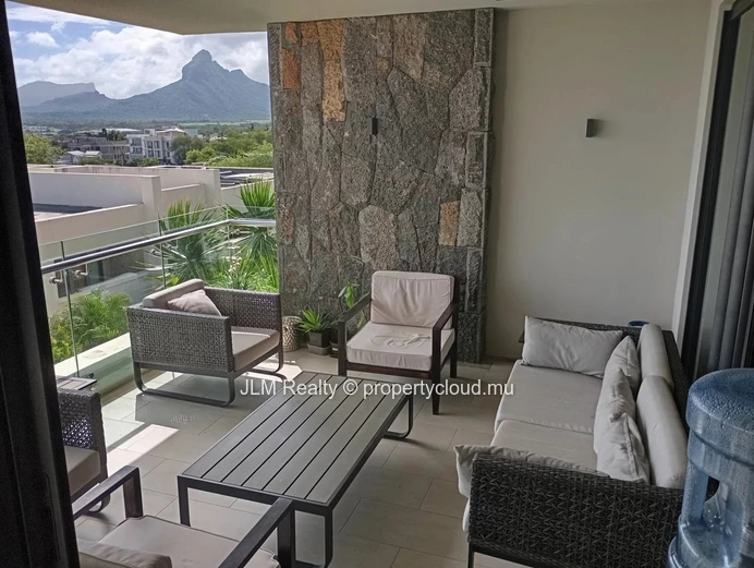 Duplex Moderne 3 Chambres avec Jardin à Vendre à Tamarin, Île Maurice
