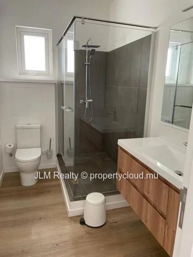 À Vendre - Duplex dans une résidence sécurisée à Tamarin, Île Maurice