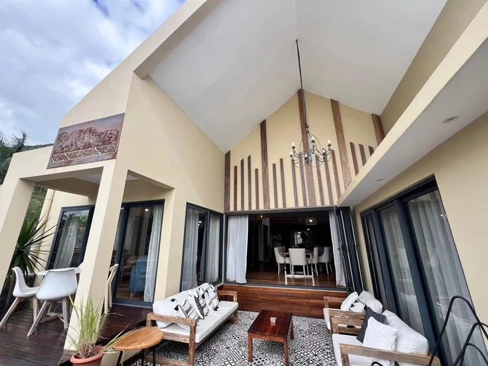 Spacious Furnished Villa with Swimming Pool for Rent in Tamarin, Mauritius – Close to the Beach and Amenities