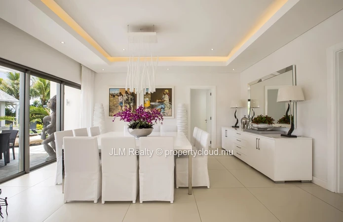 Luxueuse villa à vendre dans un domaine golfique sur la côte est de l’Île Maurice