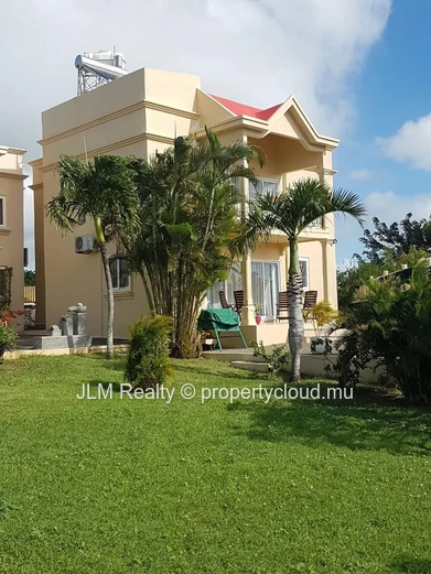 For sale: Seafront villa with walking access to the beach in Calodyne, Mauritius