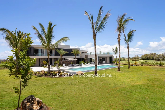 Prestigious Villa with Panoramic Golf Views for Sale in the East of Mauritius