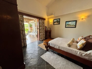 5 Bedroom Villa
