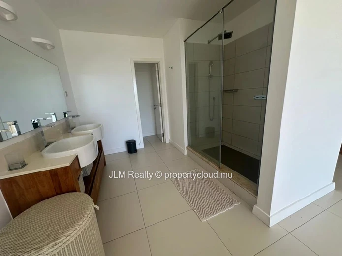 Superb penthouse for rent in the marina in Black River, Mauritius