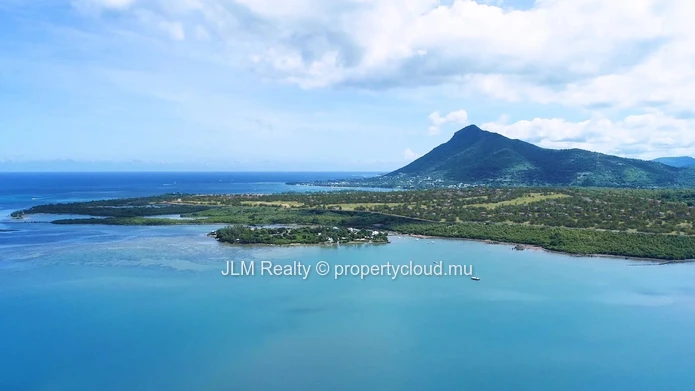 À vendre : Appartements contemporains en bord de mer à Rivière Noire, Île Maurice