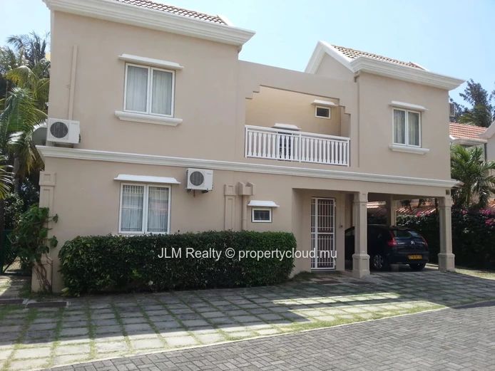 For Sale – Spacious Villa Facing the Beach in Flic en Flac, Mauritius