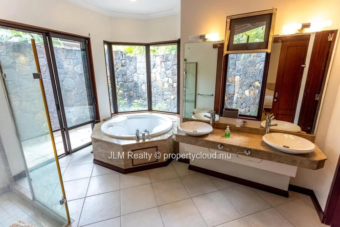 Superbe villa à vendre au Tamarina Golf Estate, Tamarin, Île Maurice