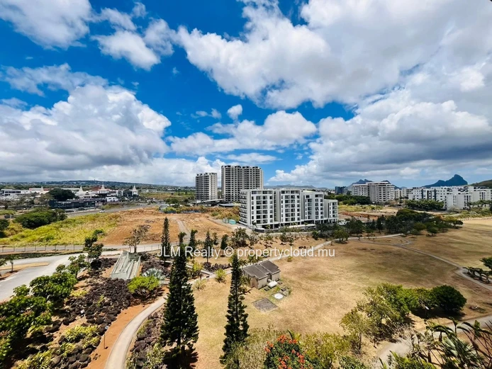 Modern 2-Bedroom Penthouse with Panoramic Park Views for Rent in Phoenix, Mauritius