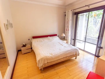 5 Bedroom Villa