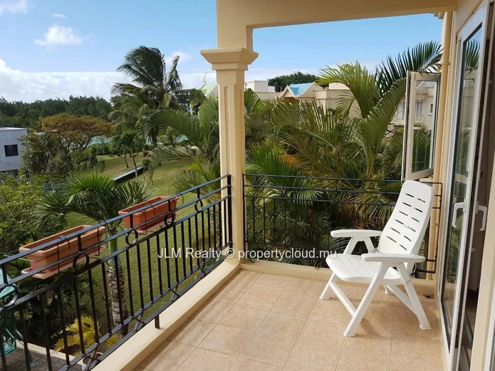 For sale: Seafront villa with walking access to the beach in Calodyne, Mauritius