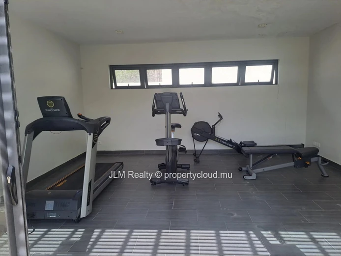 Duplex Moderne 3 Chambres avec Jardin à Vendre à Tamarin, Île Maurice
