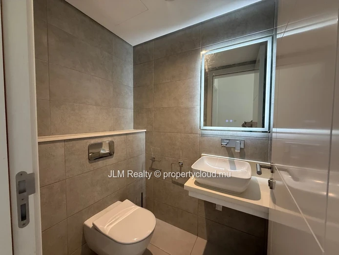 À Vendre : Appartement de 2 Chambres à Pointe aux Canonniers, Maurice