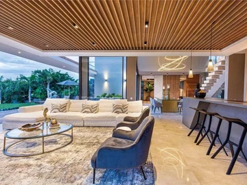5 Bedroom Villa