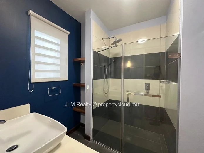 Beachfront Apartment for Rent in a Residence with a Shared Pool and Direct Access to a Beautiful Beach in Tamarin, Ma...