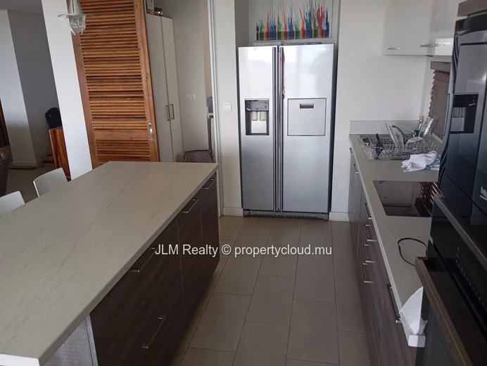 Duplex Moderne 3 Chambres avec Jardin à Vendre à Tamarin, Île Maurice