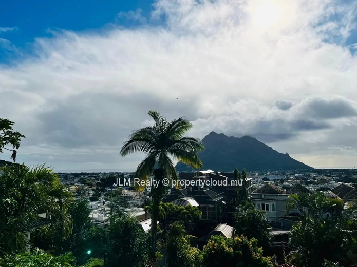 À Vendre – Charmante maison familiale avec vue panoramique à Sodnac, Île Maurice