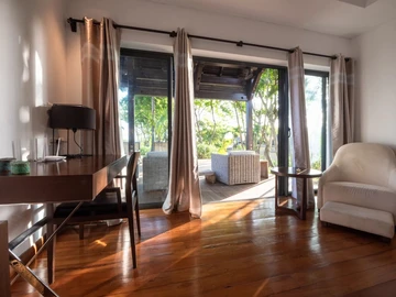 6 Bedroom Villa