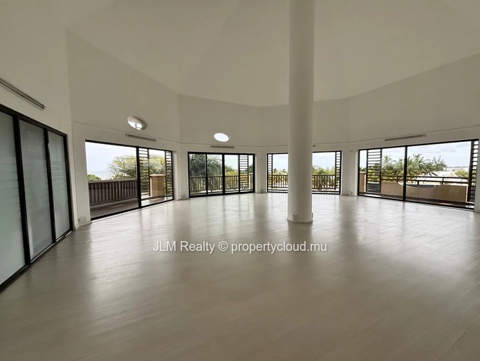 For Rent – Spacious 120 m² Office with Sea View in Tamarin, Mauritius