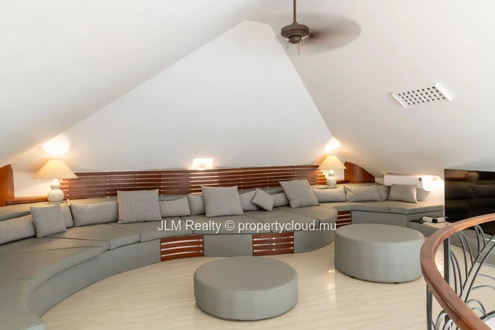 Villa d'Exception de 8 Chambres avec Vue Golf à Vendre sur la Côte Est de l'Île Maurice.