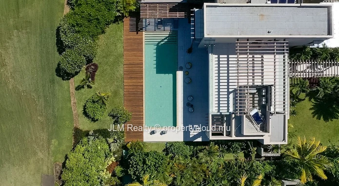 Prestigieuse duplex à vendre dans un domaine golfique sur la côte est de l’Île Maurice
