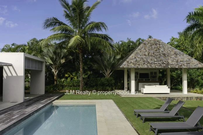 Villa de Prestige avec 4 Chambres et Grand Terrain à Vendre dans un Domaine Golfique d’Exception à l'Île Maurice