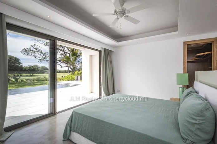 Luxurious villa for sale in a golf estate on the east coast of Mauritius